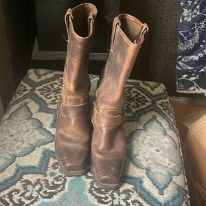 Vintage Frye leather boots in great condition.